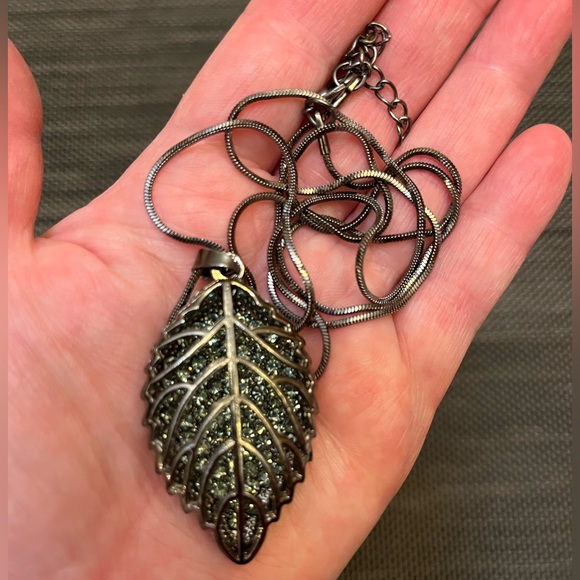 Sparkly Leaf Pendant and Necklace Bundle - Picture 8 of 10